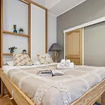 Eiffel Tower & Champs-Elysees - Paris Vacation Rentals