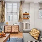 Eiffel Tower & Champs-Elysees - Paris Vacation Rentals